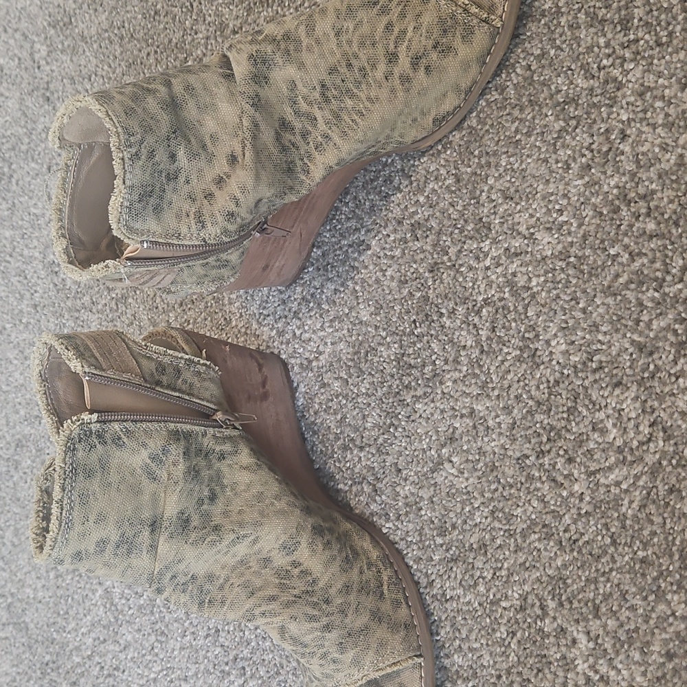 Women's Tan Peep-Toe Ankle Boots - Picture 2 of 3